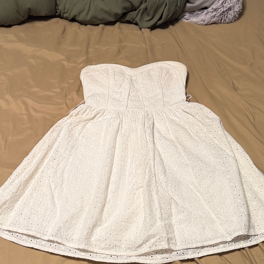 Chic Cream Strapless Dress